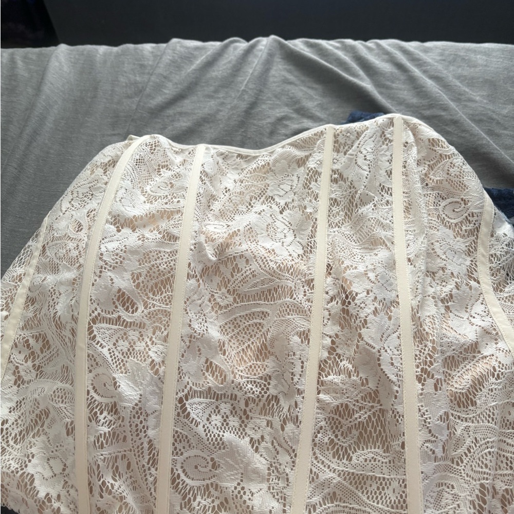 Elegant Lace Corset in Cream